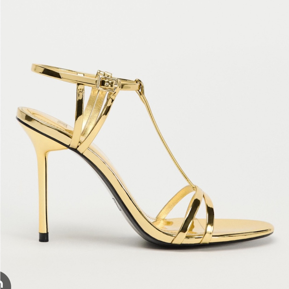 Metallic high-heel with ankle straps. Elegant Gold Stiletto Sandals.
